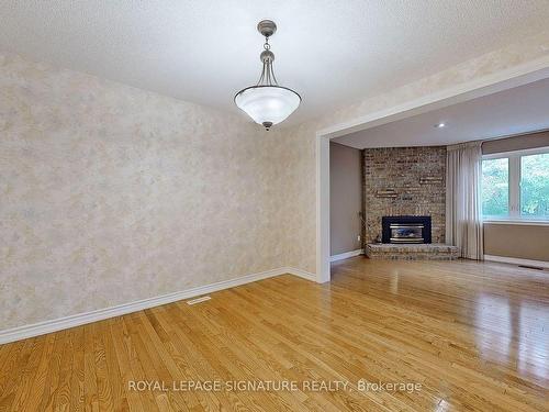 22 Linton Crt, Markham, ON - Indoor Photo Showing Living Room With Fireplace