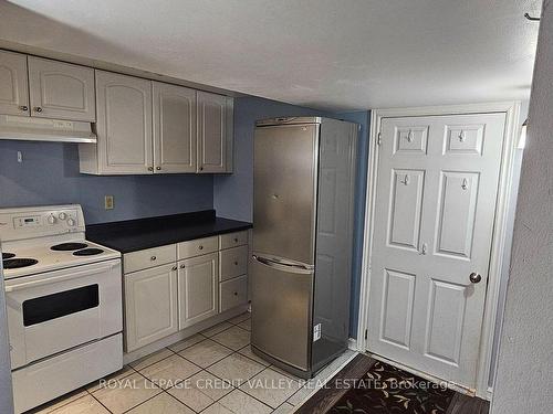 Bsmt-87 White Tail Cres, Brampton, ON - Indoor Photo Showing Kitchen