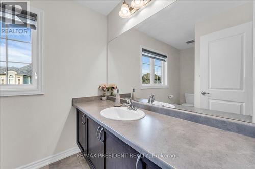 22 Sleeth Street, Brantford, ON - Indoor Photo Showing Bathroom