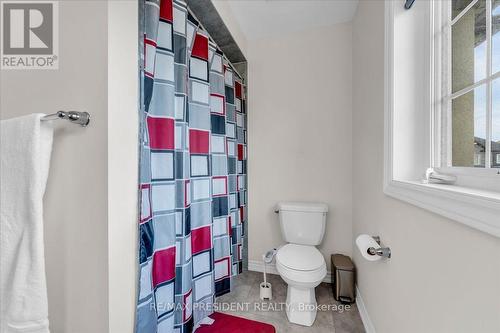 22 Sleeth Street, Brantford, ON - Indoor Photo Showing Bathroom