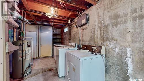 298 Cannon Street, Regina, SK - Indoor Photo Showing Laundry Room