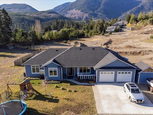 1665 Meadowood Way, Qualicum Beach, BC 