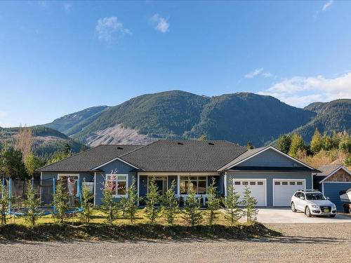 1665 Meadowood Way, Qualicum Beach, BC 