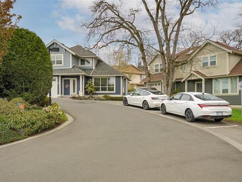 4-4583 Wilkinson Rd, Saanich, BC 