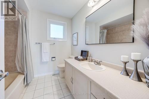 34 Don Head Village Boulevard, Richmond Hill, ON - Indoor Photo Showing Bathroom