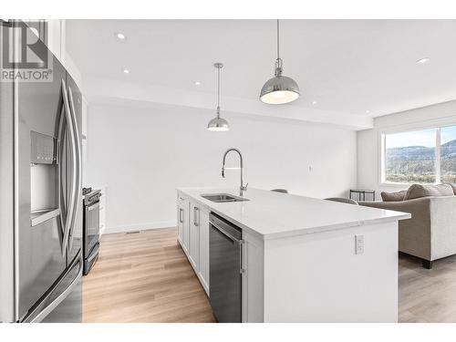 128 River Gate  Drive, Kamloops, BC - Indoor Photo Showing Kitchen With Double Sink With Upgraded Kitchen