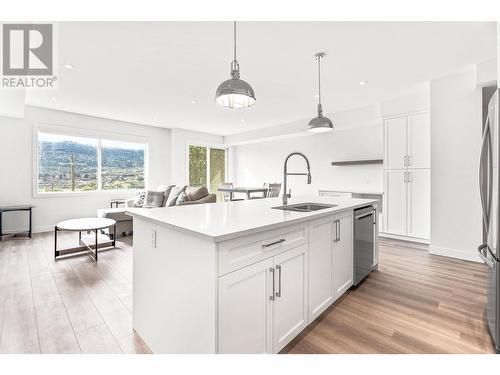 128 River Gate  Drive, Kamloops, BC - Indoor Photo Showing Kitchen With Double Sink With Upgraded Kitchen