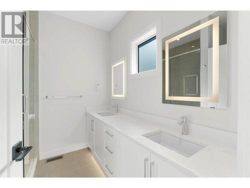 128 River Gate  Drive, Kamloops, BC - Indoor Photo Showing Bathroom