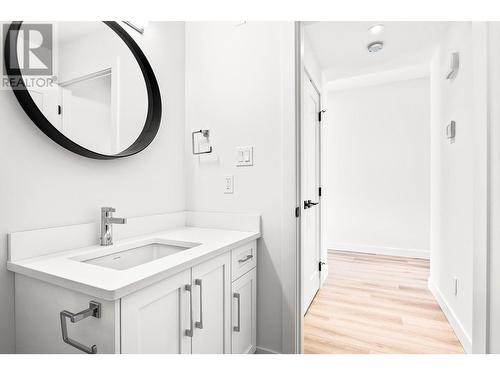 128 River Gate  Drive, Kamloops, BC - Indoor Photo Showing Bathroom