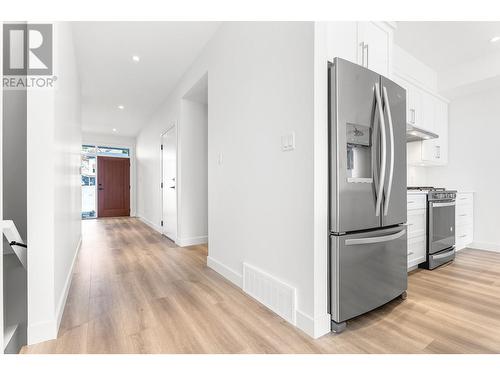 128 River Gate  Drive, Kamloops, BC - Indoor Photo Showing Kitchen