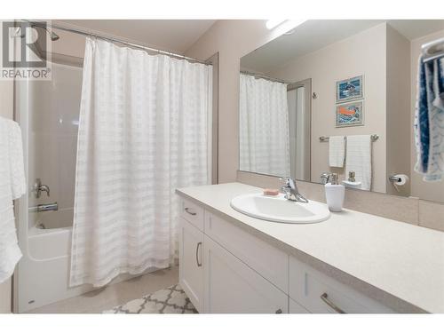 3346 Skaha Lake Road Unit# 802, Penticton, BC - Indoor Photo Showing Bathroom