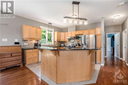 6912 Mary Anne Drive, Ottawa, ON - Indoor Photo Showing Kitchen