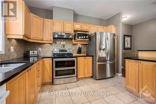 6912 Mary Anne Drive, Ottawa, ON - Indoor Photo Showing Kitchen