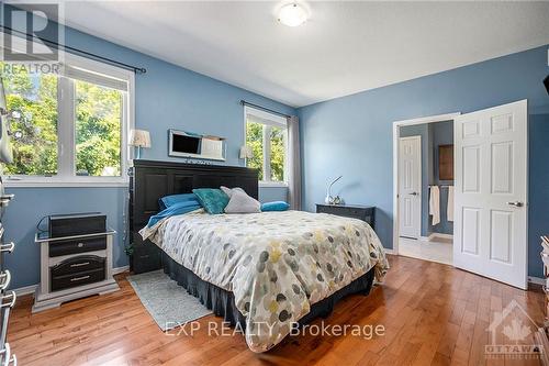 6912 Mary Anne Drive, Ottawa, ON - Indoor Photo Showing Bedroom