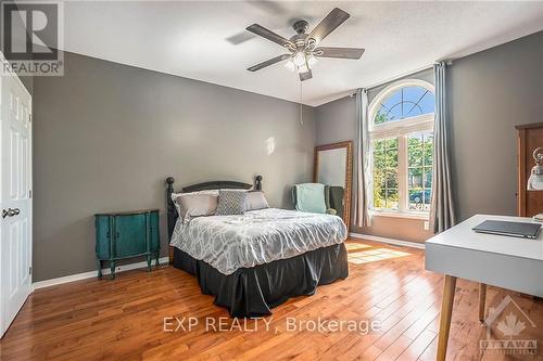 6912 Mary Anne Drive, Ottawa, ON - Indoor Photo Showing Bedroom