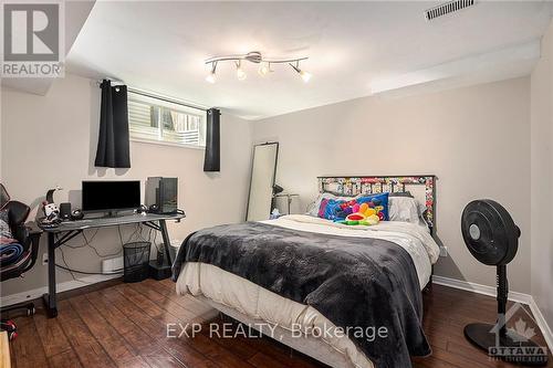 6912 Mary Anne Drive, Ottawa, ON - Indoor Photo Showing Bedroom