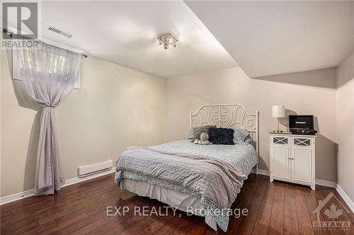 6912 Mary Anne Drive, Ottawa, ON - Indoor Photo Showing Bedroom