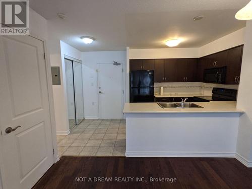 416 - 872 Sheppard Avenue W, Toronto, ON - Indoor Photo Showing Kitchen