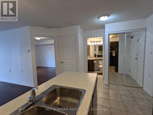 416 - 872 Sheppard Avenue W, Toronto, ON - Indoor Photo Showing Kitchen With Double Sink