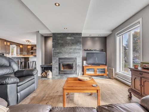 Living room - 9425 Av. Trudelle, Québec (Charlesbourg), QC - Indoor Photo Showing Living Room With Fireplace