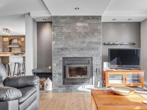 Living room - 9425 Av. Trudelle, Québec (Charlesbourg), QC - Indoor Photo Showing Living Room With Fireplace