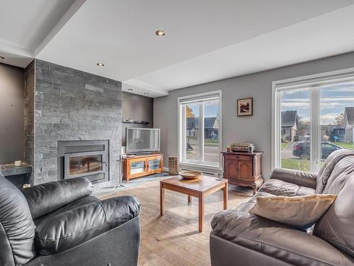 Living room - 9425 Av. Trudelle, Québec (Charlesbourg), QC - Indoor Photo Showing Living Room With Fireplace