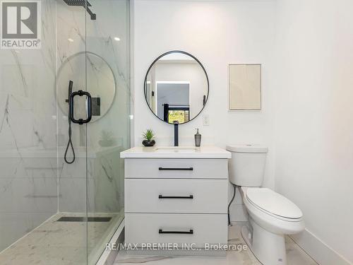 17 Chinook Drive, King, ON - Indoor Photo Showing Bathroom