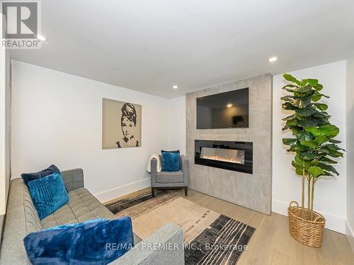 17 Chinook Drive, King, ON - Indoor Photo Showing Living Room With Fireplace