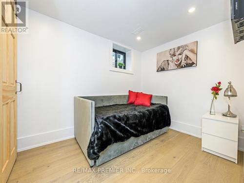 17 Chinook Drive, King, ON - Indoor Photo Showing Bedroom