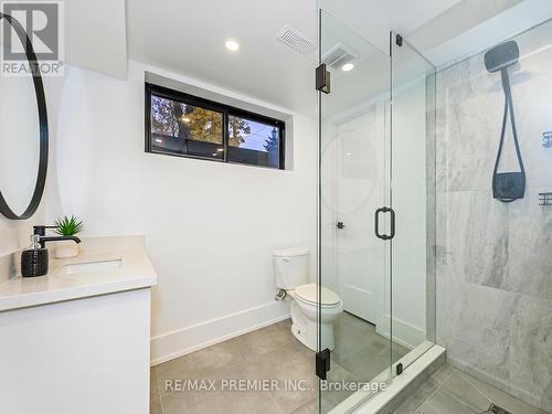 17 Chinook Drive, King, ON - Indoor Photo Showing Bathroom