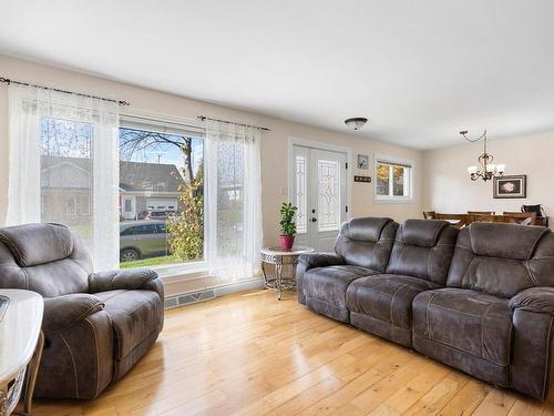 Living room - 5590  - 5600 Av. De Gaulle, Québec (Charlesbourg), QC - Indoor Photo Showing Living Room