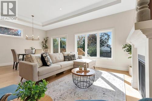 605 St. Andrew Street, Norfolk, ON - Indoor Photo Showing Living Room