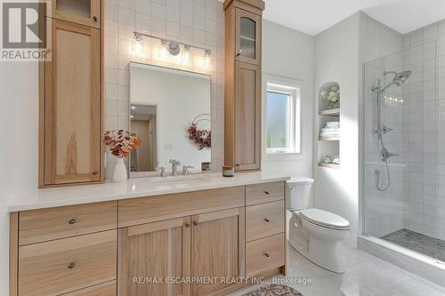 605 St. Andrew Street, Norfolk, ON - Indoor Photo Showing Bathroom