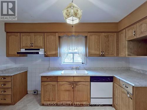 39 Savona Drive, Toronto, ON - Indoor Photo Showing Kitchen