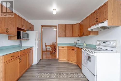 5 Bennett Place, St. Thomas, ON - Indoor Photo Showing Kitchen