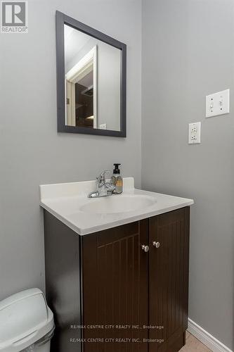 5 Bennett Place, St. Thomas, ON - Indoor Photo Showing Bathroom