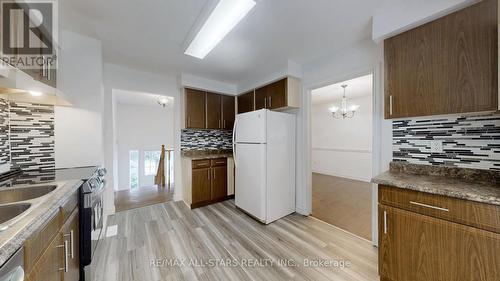 42 Hollis Crescent, East Gwillimbury, ON - Indoor Photo Showing Kitchen With Double Sink