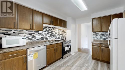 42 Hollis Crescent, East Gwillimbury, ON - Indoor Photo Showing Kitchen With Double Sink