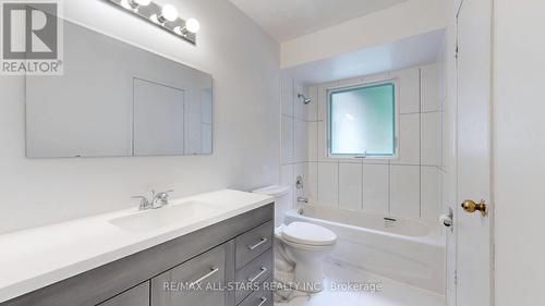 42 Hollis Crescent, East Gwillimbury, ON - Indoor Photo Showing Bathroom