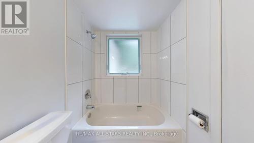 42 Hollis Crescent, East Gwillimbury, ON - Indoor Photo Showing Bathroom