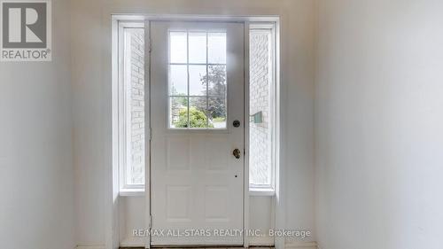 42 Hollis Crescent, East Gwillimbury, ON - Indoor Photo Showing Other Room