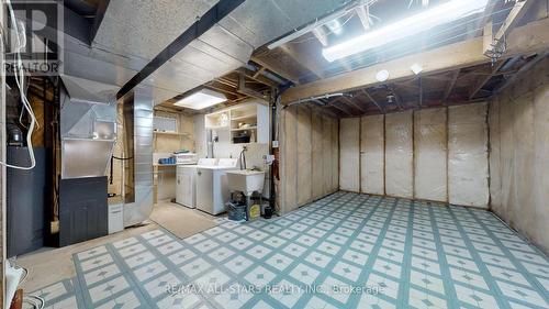 42 Hollis Crescent, East Gwillimbury, ON - Indoor Photo Showing Laundry Room