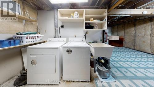 42 Hollis Crescent, East Gwillimbury, ON - Indoor Photo Showing Laundry Room