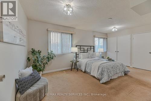 64 - 1330 Mississauga Valley Boulevard, Mississauga, ON - Indoor Photo Showing Bedroom