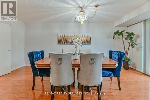 64 - 1330 Mississauga Valley Boulevard, Mississauga, ON - Indoor Photo Showing Dining Room