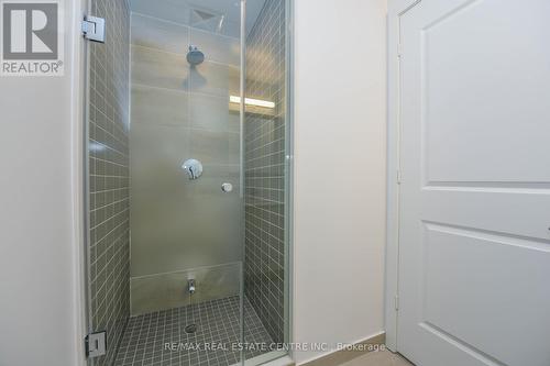 1602B - 4655 Metcalfe Avenue, Mississauga, ON - Indoor Photo Showing Bathroom