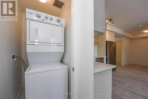 1602B - 4655 Metcalfe Avenue, Mississauga, ON - Indoor Photo Showing Laundry Room