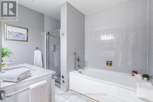 517 - 2511 Lakeshore Road W, Oakville, ON - Indoor Photo Showing Bathroom