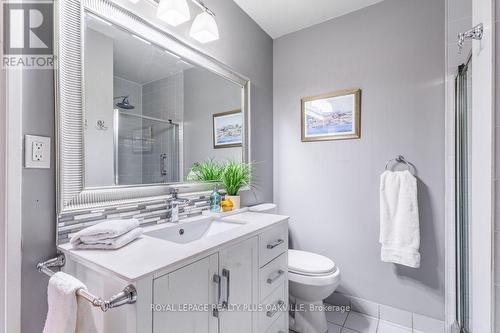 517 - 2511 Lakeshore Road W, Oakville, ON - Indoor Photo Showing Bathroom