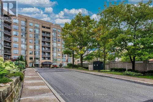 517 - 2511 Lakeshore Road W, Oakville, ON - Outdoor With Balcony With Facade